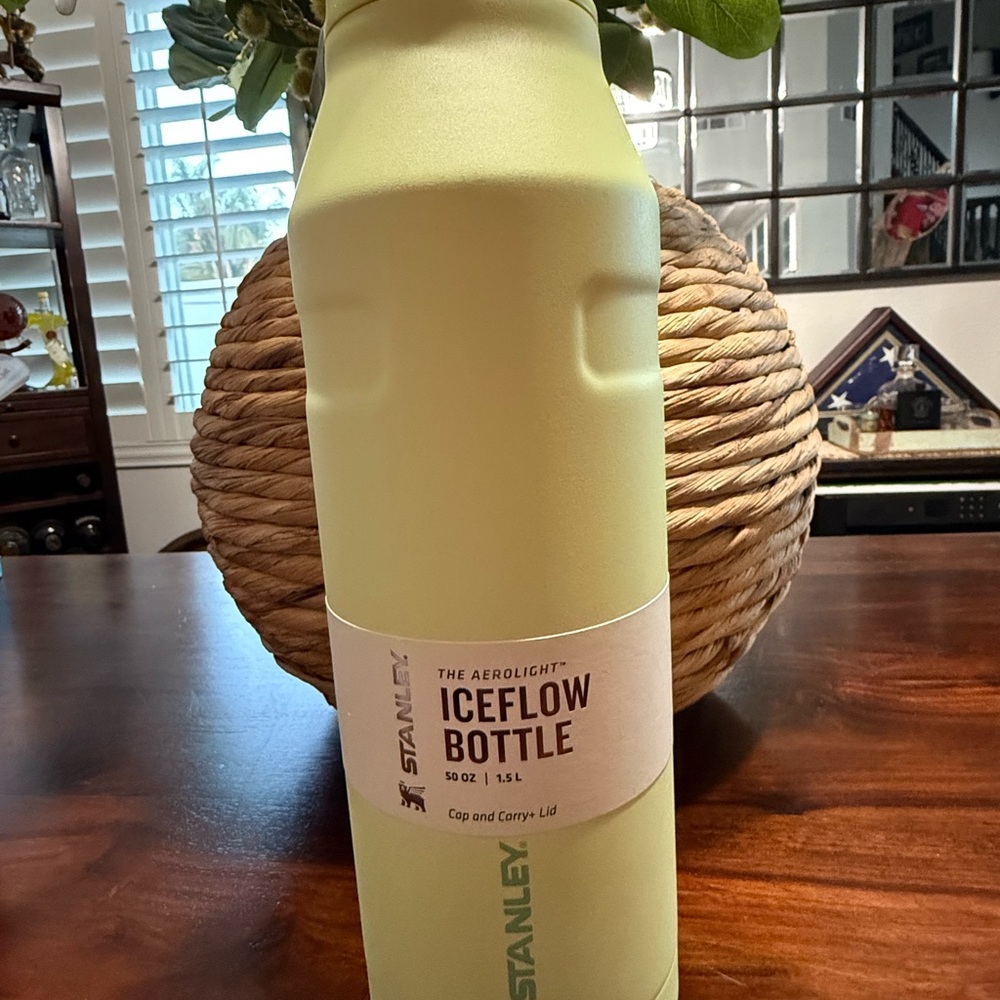 Stanley IceFlow Bottle